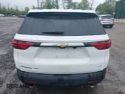 ✅ 2022 Chevrolet Traverse LT • VIN: 1GNEVHKW6NJ135807 • Lot: 42167651. Wystawiony na IAAI z przebiegiem 62 782 mil. Bezpłatny archiwum sprzedaży aukcyjnych z USA i szczegółowy raport historii pojazdu na DreamBid. Zdjęcie 16.