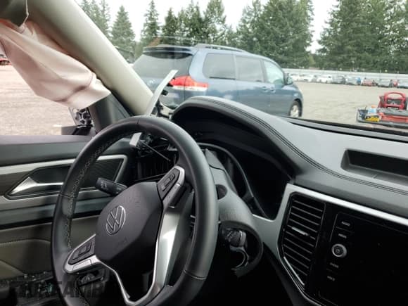 ✅ 2022 Volkswagen Atlas SE • VIN: 1V2HR2CA1NC523802 • Лот: 87481485. Опубликован ранее на Copart с пробегом Не указан. Бесплатный доступ к архиву аукционных продаж из США и подробный отчёт об истории автомобиля на DreamBid. Изображение 9.