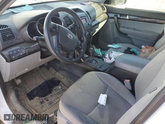 ✅ 2011 Kia Sorento LX • VIN: 5XYKTCA19BG021855 • Lot: 41626095. Listed on Copart with 157,453 mi. Free auction sales archive from the USA and detailed vehicle history report at DreamBid. Image 8.