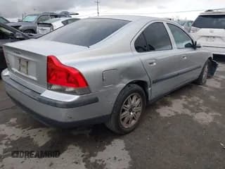 ✅ 2004 Volvo S60 • VIN: YV1RS64A342374162 • Lot: 43436729. Wystawiony na IAAI z przebiegiem 88 282 mil. Bezpłatny archiwum sprzedaży aukcyjnych z USA i szczegółowy raport historii pojazdu na DreamBid. Zdjęcie 4.