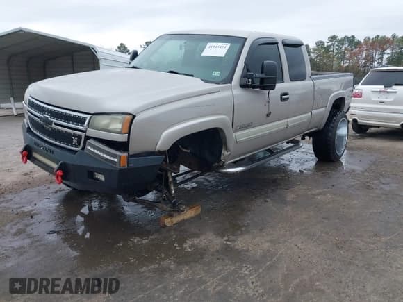 ✅ 2006 Chevrolet Silverado 2500HD LT2 • VIN: 1GCHK29U56E120712 • Lot: 41945423. Wystawiony na IAAI z przebiegiem 277 045 mil. Bezpłatny archiwum sprzedaży aukcyjnych z USA i szczegółowy raport historii pojazdu na DreamBid. Zdjęcie 17.