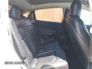 ✅ 2022 Tesla Model Y Long Range • VIN: 7SAYGDEE4NF315356 • Lot: 42895102. Wystawiony na IAAI z przebiegiem 1 057 mil. Bezpłatny archiwum sprzedaży aukcyjnych z USA i szczegółowy raport historii pojazdu na DreamBid. Zdjęcie 8.