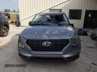 2023 Hyundai Venue SE z VIN KMHRB8A38PU217822, wystawiony jako Copart lot #59035353 z przebiegiem 3 428 mil mil oraz . Historia ofert i sprzedaży dostępna na DreamBid. Obrazek 5.