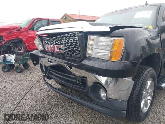 ✅ 2010 GMC Sierra 1500 • VIN: 1GTSCWE01AZ202838 • Lot: 41516702. Wystawiony na IAAI z przebiegiem 173 647 mil. Bezpłatny archiwum sprzedaży aukcyjnych z USA i szczegółowy raport historii pojazdu na DreamBid. Zdjęcie 6.