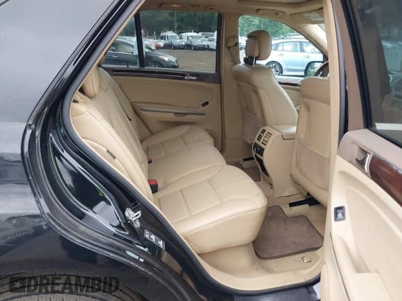 ✅ 2009 Mercedes-Benz M 550 • VIN: 4JGBB72E59A504504 • Lot: 43157447. Listed on IAAI with 99,101 mi. Free auction sales archive from the USA and detailed vehicle history report at DreamBid. Image 8.