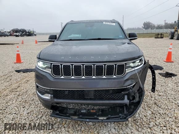 ✅ 2023 Jeep Wagoneer Series III • VIN: 1C4SJUDP3PS513293 • Lot: 82970424. Wystawiony na Copart z przebiegiem 30 803 mil. Bezpłatny archiwum sprzedaży aukcyjnych z USA i szczegółowy raport historii pojazdu na DreamBid. Zdjęcie 5.