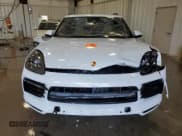 ✅ 2021 Porsche Cayenne E-Hybrid • VIN: WP1AE2AY1MDA25055 • Lot: 57092685. Wystawiony na Copart z przebiegiem 61 335 mil. Bezpłatny archiwum sprzedaży aukcyjnych z USA i szczegółowy raport historii pojazdu na DreamBid. Zdjęcie 5.