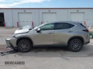 ✅ 2024 Lexus NX 350 Premium • VIN: 2T2GGCEZ5RC058414 • Lot: 43102760. Wystawiony na IAAI z przebiegiem 25 807 mil. Bezpłatny archiwum sprzedaży aukcyjnych z USA i szczegółowy raport historii pojazdu na DreamBid. Zdjęcie 14.