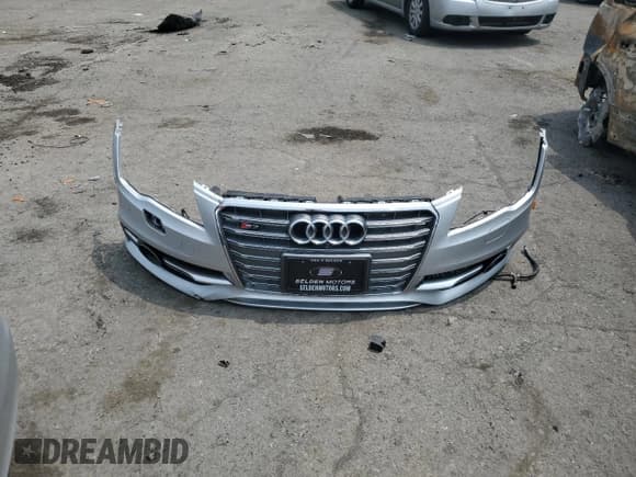 ✅ 2015 Audi RS 7 • VIN: WAUW2CFC5FN013049 • Lot: 57957093. Wystawiony na Copart z przebiegiem 95 826 mil. Bezpłatny archiwum sprzedaży aukcyjnych z USA i szczegółowy raport historii pojazdu na DreamBid. Zdjęcie 14.