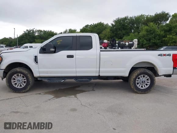 ✅ 2022 Ford F-250 XL • VIN: 1FT7X2B6XNED18175 • Lot: 42633304. Wystawiony na IAAI z przebiegiem 135 633 mil. Bezpłatny archiwum sprzedaży aukcyjnych z USA i szczegółowy raport historii pojazdu na DreamBid. Zdjęcie 14.