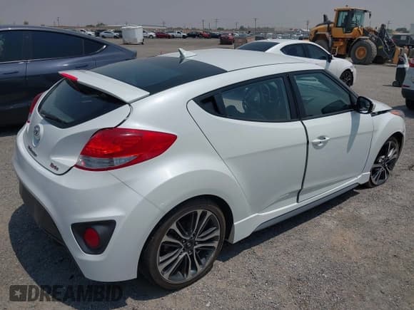 ✅ 2016 Hyundai Veloster Turbo R-Spec • VIN: KMHTC6AE5GU263570 • Lot: 42897746. Wystawiony na IAAI z przebiegiem 68 200 mil. Bezpłatny archiwum sprzedaży aukcyjnych z USA i szczegółowy raport historii pojazdu na DreamBid. Zdjęcie 4.