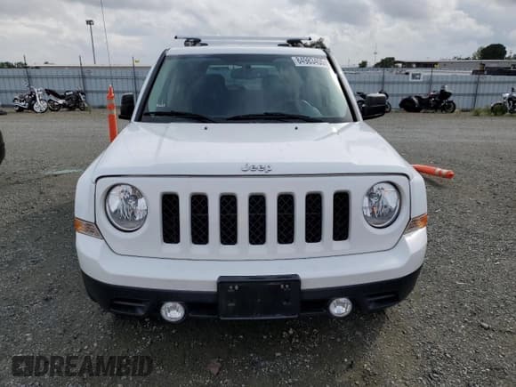 ✅ 2014 Jeep Patriot Latitude • VIN: 1C4NJPFA5ED804886 • Lot: 84983455. Listed on Copart with 92,148 mi. Free auction sales archive from the USA and detailed vehicle history report at DreamBid. Image 5.