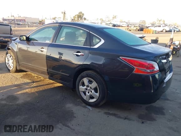 ✅ 2015 Nissan Altima S • VIN: 1N4AL3AP6FC570610 • Lot: 43365084. Listed on IAAI with 80,933 mi. Free auction sales archive from the USA and detailed vehicle history report at DreamBid. Image 3.