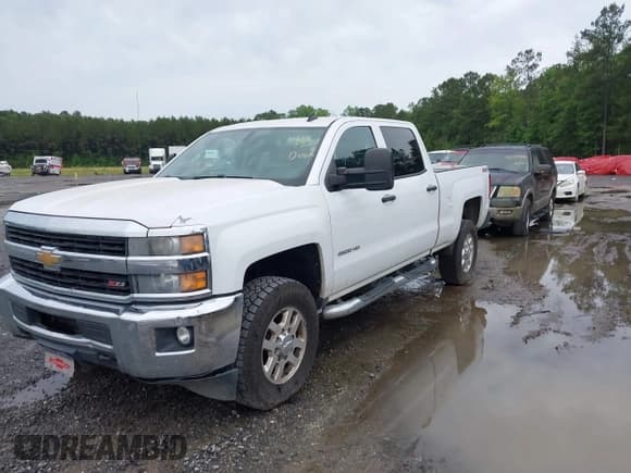 ✅ 2015 Chevrolet Silverado 2500HD LT • VIN: 1GC1KVEG8FF150588 • Lot: 42187227. Wystawiony na IAAI z przebiegiem 212 389 mil. Bezpłatny archiwum sprzedaży aukcyjnych z USA i szczegółowy raport historii pojazdu na DreamBid. Zdjęcie 2.