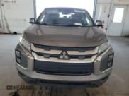 ✅ 2022 Mitsubishi Outlander ES • VIN: JA4ARUAU2NU015998 • Лот: 84428655. Опубликован ранее на Copart с пробегом 122 571 миль. Бесплатный доступ к архиву аукционных продаж из США и подробный отчёт об истории автомобиля на DreamBid. Изображение 5.