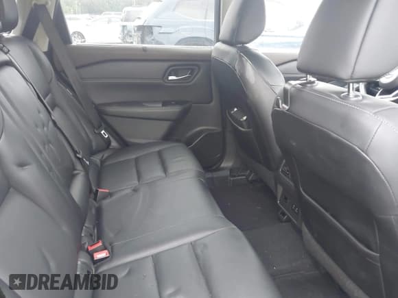 ✅ 2022 Nissan Rogue SL • VIN: 5N1BT3CB5NC702573 • Lot: 42613471. Wystawiony na IAAI z przebiegiem 29 804 mil. Bezpłatny archiwum sprzedaży aukcyjnych z USA i szczegółowy raport historii pojazdu na DreamBid. Zdjęcie 8.