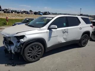 ✅ 2023 Chevrolet Traverse RS • VIN: 1GNEVJKWXPJ233782 • Lot: 68695985. Wystawiony na Copart z przebiegiem 13 257 mil. Bezpłatny archiwum sprzedaży aukcyjnych z USA i szczegółowy raport historii pojazdu na DreamBid. Zdjęcie 1.