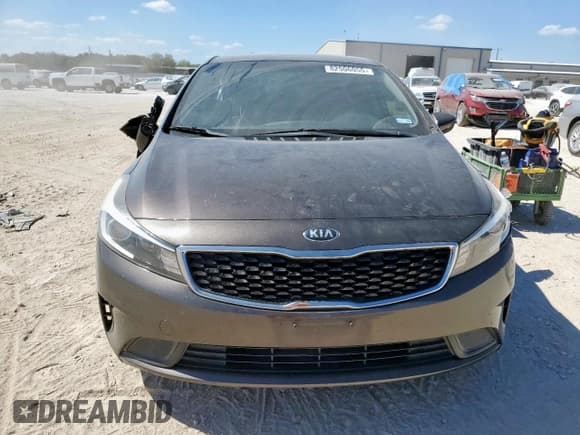 ✅ 2018 Kia Forte LX • VIN: 3KPFL4A78JE170734 • Лот: 82506055. Опубликован ранее на Copart с пробегом 87 497 миль. Бесплатный доступ к архиву аукционных продаж из США и подробный отчёт об истории автомобиля на DreamBid. Изображение 5.