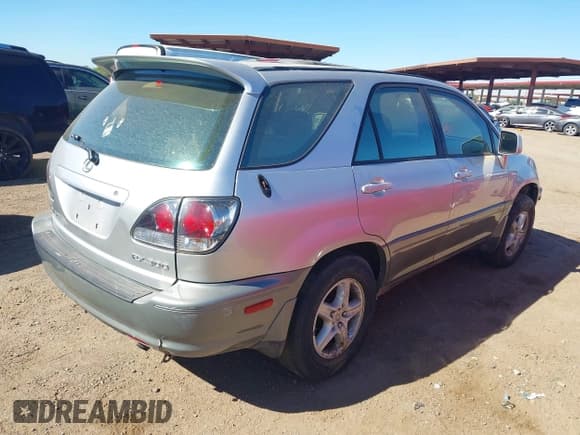 ✅ 2001 Lexus RX 300 • VIN: JTJHF10U110222247 • Lot: 43550397. Wystawiony na IAAI z przebiegiem 182 578 mil. Bezpłatny archiwum sprzedaży aukcyjnych z USA i szczegółowy raport historii pojazdu na DreamBid. Zdjęcie 4.