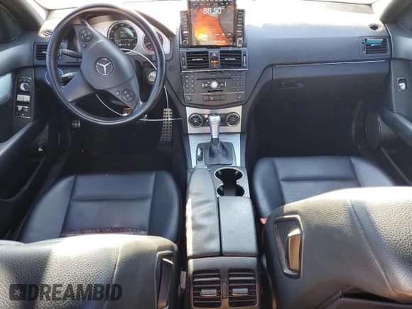 ✅ 2008 Mercedes-Benz C 300 Sport • VIN: WDDGF54X78F135766 • Lot: 81842835. Wystawiony na Copart z przebiegiem 141 613 mil. Bezpłatny archiwum sprzedaży aukcyjnych z USA i szczegółowy raport historii pojazdu na DreamBid. Zdjęcie 8.