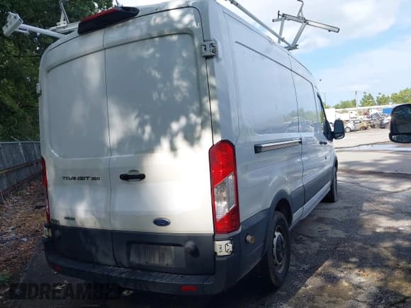 ✅ 2019 Ford Transit • VIN: 1FTBW2CG8KKB14766 • Lot: 43068296. Wystawiony na IAAI z przebiegiem Nie podano. Bezpłatny archiwum sprzedaży aukcyjnych z USA i szczegółowy raport historii pojazdu na DreamBid. Zdjęcie 4.