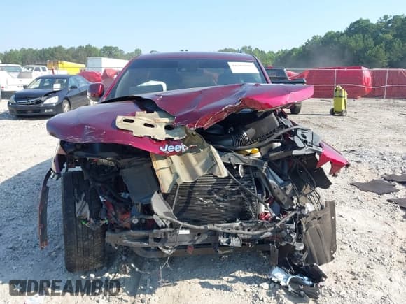 ✅ 2018 Jeep Grand Cherokee Limited • VIN: 1C4RJEBG9JC322552 • Lot: 42583586. Listed on IAAI with 119,500 mi. Free auction sales archive from the USA and detailed vehicle history report at DreamBid. Image 12.