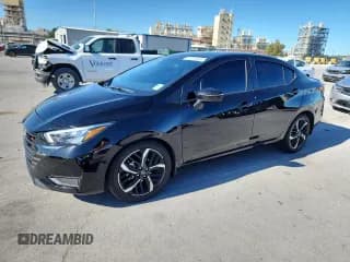✅ 2023 Nissan Versa SR • VIN: 3N1CN8FV9PL850421 • Лот: 87314435. Опубликован ранее на Copart с пробегом 21 767 миль. Бесплатный доступ к архиву аукционных продаж из США и подробный отчёт об истории автомобиля на DreamBid. Изображение 1.