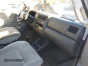 ✅ 2003 Volkswagen EuroVan GLS • VIN: WV2KB47093H028144 • Lot: 43630444. Wystawiony na IAAI z przebiegiem 101 696 mil. Bezpłatny archiwum sprzedaży aukcyjnych z USA i szczegółowy raport historii pojazdu na DreamBid. Zdjęcie 5.