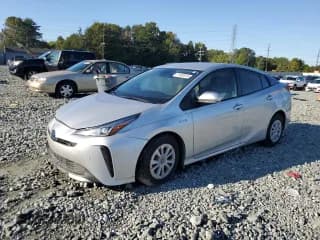 ✅ 2022 Toyota Prius LE • VIN: JTDKAMFU7N3165587 • Lot: 71692615. Wystawiony na Copart z przebiegiem 71 705 mil. Bezpłatny archiwum sprzedaży aukcyjnych z USA i szczegółowy raport historii pojazdu na DreamBid. Zdjęcie 1.