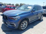✅ 2020 BMW X5 sDrive40i • VIN: 5UXCR4C03L9C82755 • Lot: 42494503. Wystawiony na IAAI z przebiegiem 50 706 mil. Bezpłatny archiwum sprzedaży aukcyjnych z USA i szczegółowy raport historii pojazdu na DreamBid. Zdjęcie 2.