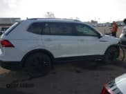 ✅ 2024 Volkswagen Tiguan SE • VIN: 3VV3B7AX6RM062915 • Lot: 43500920. Wystawiony na IAAI z przebiegiem 24 051 mil. Bezpłatny archiwum sprzedaży aukcyjnych z USA i szczegółowy raport historii pojazdu na DreamBid. Zdjęcie 14.