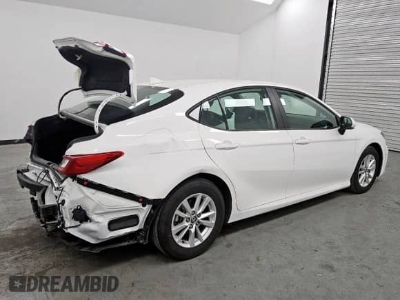 2025 Toyota Camry LE with VIN 4T1DAACKXSU001360, listed as a Copart auction lot 85889365 with 28,029 mi miles and Salvage title. Bid and sale history available at DreamBid. Image 3.