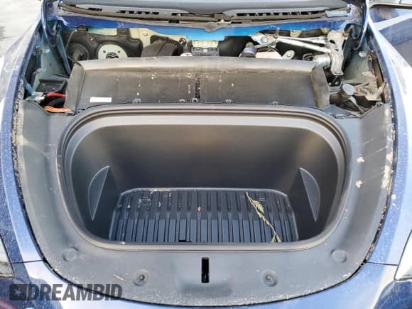 ✅ 2025 Tesla Model Y Long Range • VIN: 7SAYGDEDXSF232808 • Lot: 85647524. Wystawiony na Copart z przebiegiem 183 mil. Bezpłatny archiwum sprzedaży aukcyjnych z USA i szczegółowy raport historii pojazdu na DreamBid. Zdjęcie 12.