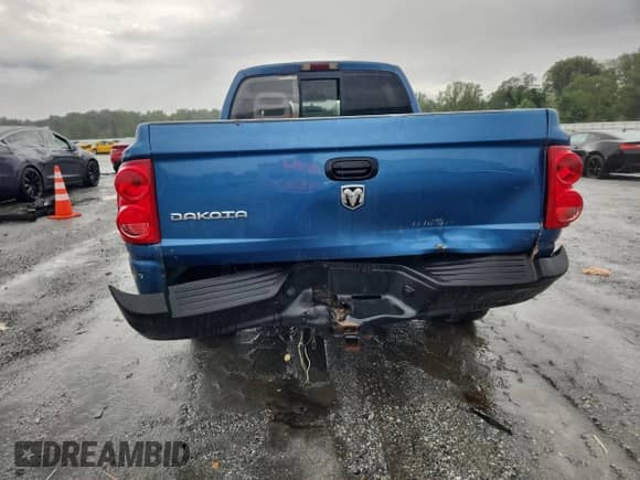 2005 Dodge Dakota ST с VIN 1D7HW28K45S236624, выставлен на аукционе Copart как лот 68104745 с пробегом 251 431 миль миль и Списание • Salvage title. История ставок и продаж доступна на DreamBid. Изображение 6.