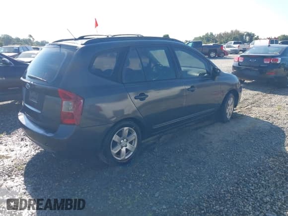 ✅ 2007 Kia Rondo EX • VIN: KNAFG526977038393 • Лот: 43165406. Опубликован ранее на IAAI с пробегом 156 868 миль. Бесплатный доступ к архиву аукционных продаж из США и подробный отчёт об истории автомобиля на DreamBid. Изображение 4.
