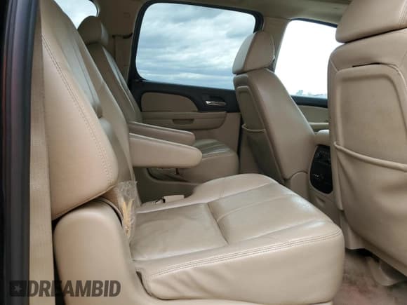 ✅ 2008 Chevrolet Suburban LTZ • VIN: 3GNFC16058G207836 • Lot: 71247964. Wystawiony na Copart z przebiegiem 293 553 mil. Bezpłatny archiwum sprzedaży aukcyjnych z USA i szczegółowy raport historii pojazdu na DreamBid. Zdjęcie 11.