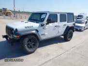 ✅ 2023 Jeep Wrangler • VIN: 1C4JJXN68PW592486 • Lot: 41971209. Wystawiony na IAAI z przebiegiem 10 131 mil. Bezpłatny archiwum sprzedaży aukcyjnych z USA i szczegółowy raport historii pojazdu na DreamBid. Zdjęcie 19.