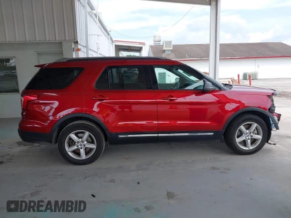 ✅ 2018 Ford Explorer XLT • VIN: 1FM5K7D80JGC81729 • Lot: 42372561. Wystawiony na IAAI z przebiegiem 68 348 mil. Bezpłatny archiwum sprzedaży aukcyjnych z USA i szczegółowy raport historii pojazdu na DreamBid. Zdjęcie 14.