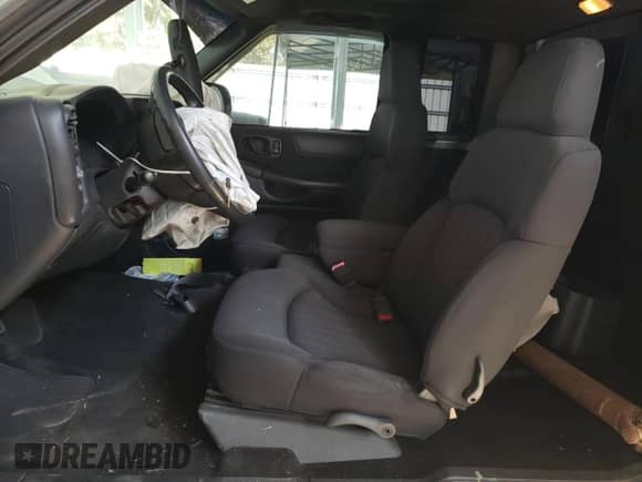 2003 Chevrolet S-10 z VIN 1GCCS19H538212100, wystawiony jako Copart lot #74778164 z przebiegiem 126 562 mil mil oraz Szkoda całkowita • Salvage title. Historia ofert i sprzedaży dostępna na DreamBid. Obrazek 7.