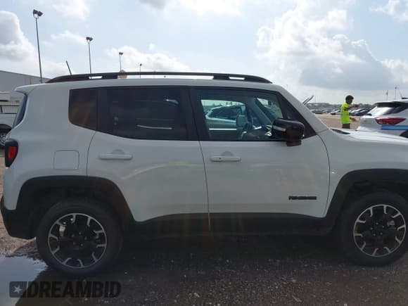 ✅ 2023 Jeep Renegade Latitude • VIN: ZACNJDB11PPP64019 • Лот: 42736502. Опубликован ранее на IAAI с пробегом 39 254 миль. Бесплатный доступ к архиву аукционных продаж из США и подробный отчёт об истории автомобиля на DreamBid. Изображение 13.