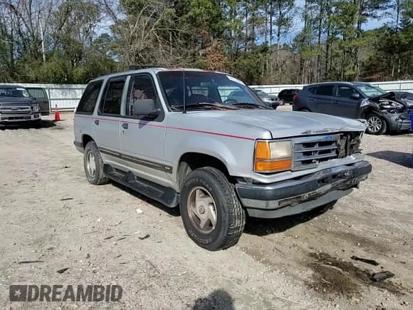 ✅ 1992 Ford Explorer Eddie Bauer • VIN: 1FMDU34X7NUB70818 • Lot: 46154885. Listed on Copart with 31,684 mi. Free auction sales archive from the USA and detailed vehicle history report at DreamBid. Image 12.
