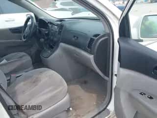 2007 Hyundai Entourage GLS z VIN KNDMC233576042276, wystawiony jako IAAI lot #42470729 z przebiegiem 314 013 mil mil oraz . Historia ofert i sprzedaży dostępna na DreamBid. Obrazek 5.