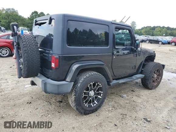 ✅ 2014 Jeep Wrangler Sahara • VIN: 1C4GJWBG5EL204288 • Lot: 83969665. Wystawiony na Copart z przebiegiem Nie podano. Bezpłatny archiwum sprzedaży aukcyjnych z USA i szczegółowy raport historii pojazdu na DreamBid. Zdjęcie 3.