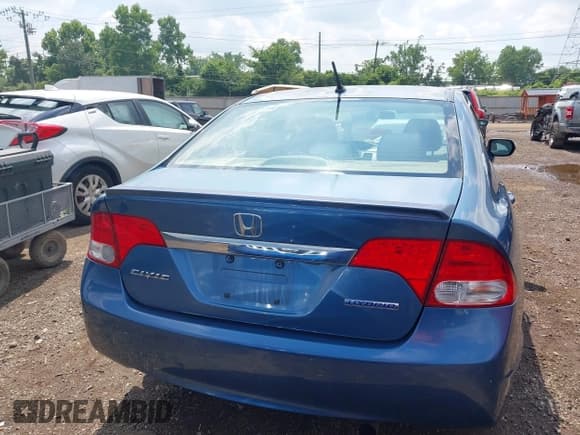 ✅ 2010 Honda Civic • VIN: JHMFA3F28AS007767 • Lot: 42704838. Listed on IAAI with 182,272 mi. Free auction sales archive from the USA and detailed vehicle history report at DreamBid. Image 17.