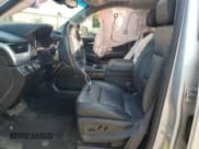 ✅ 2018 Chevrolet Suburban LT • VIN: 1GNSKHKC0JR380860 • Lot: 71195434. Wystawiony na Copart z przebiegiem 69 452 mil. Bezpłatny archiwum sprzedaży aukcyjnych z USA i szczegółowy raport historii pojazdu na DreamBid. Zdjęcie 7.