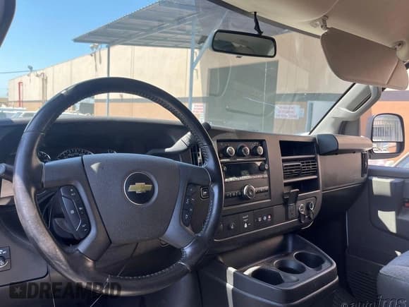 ✅ 2022 Chevrolet Express Cargo • VIN: 1GCWGAFP8N1206247 • Лот: 42396092. Опубликован ранее на IAAI с пробегом 98 638 миль. Бесплатный доступ к архиву аукционных продаж из США и подробный отчёт об истории автомобиля на DreamBid. Изображение 1.