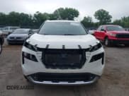 ✅ 2021 Nissan Rogue Platinum • VIN: JN8AT3DD4MW304630 • Lot: 42736453. Wystawiony na IAAI z przebiegiem 90 656 mil. Bezpłatny archiwum sprzedaży aukcyjnych z USA i szczegółowy raport historii pojazdu na DreamBid. Zdjęcie 12.