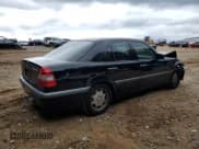 ✅ 1999 Mercedes-Benz C 230/260/280/320 • VIN: WDBHA24G2XA793372 • Lot: 70006645. Wystawiony na Copart z przebiegiem 84 517 mil. Bezpłatny archiwum sprzedaży aukcyjnych z USA i szczegółowy raport historii pojazdu na DreamBid. Zdjęcie 3.