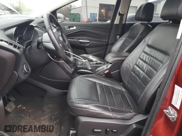 ✅ 2015 Ford Escape Titanium • VIN: 1FMCU9J9XFUC54590 • Lot: 92954475. Wystawiony na Copart z przebiegiem 149 403 mil. Bezpłatny archiwum sprzedaży aukcyjnych z USA i szczegółowy raport historii pojazdu na DreamBid. Zdjęcie 7.