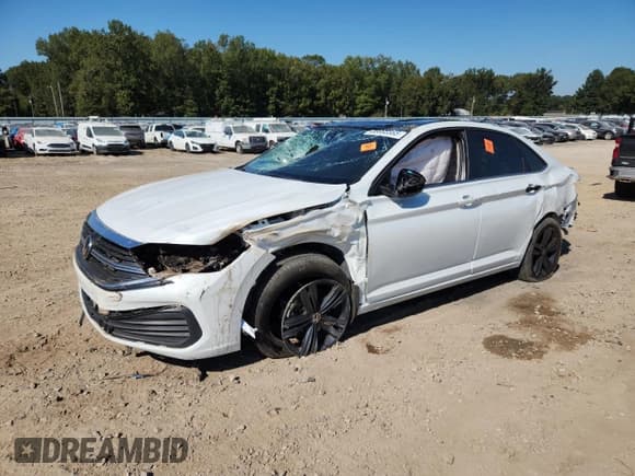 ✅ 2024 Volkswagen Jetta SE • VIN: 3VW7M7BU9RM051127 • Lot: 86662665. Wystawiony na Copart z przebiegiem Nie podano. Bezpłatny archiwum sprzedaży aukcyjnych z USA i szczegółowy raport historii pojazdu na DreamBid. Zdjęcie 1.